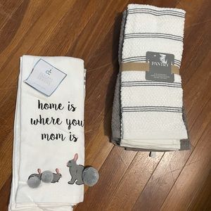 Oven mittens and hand towels